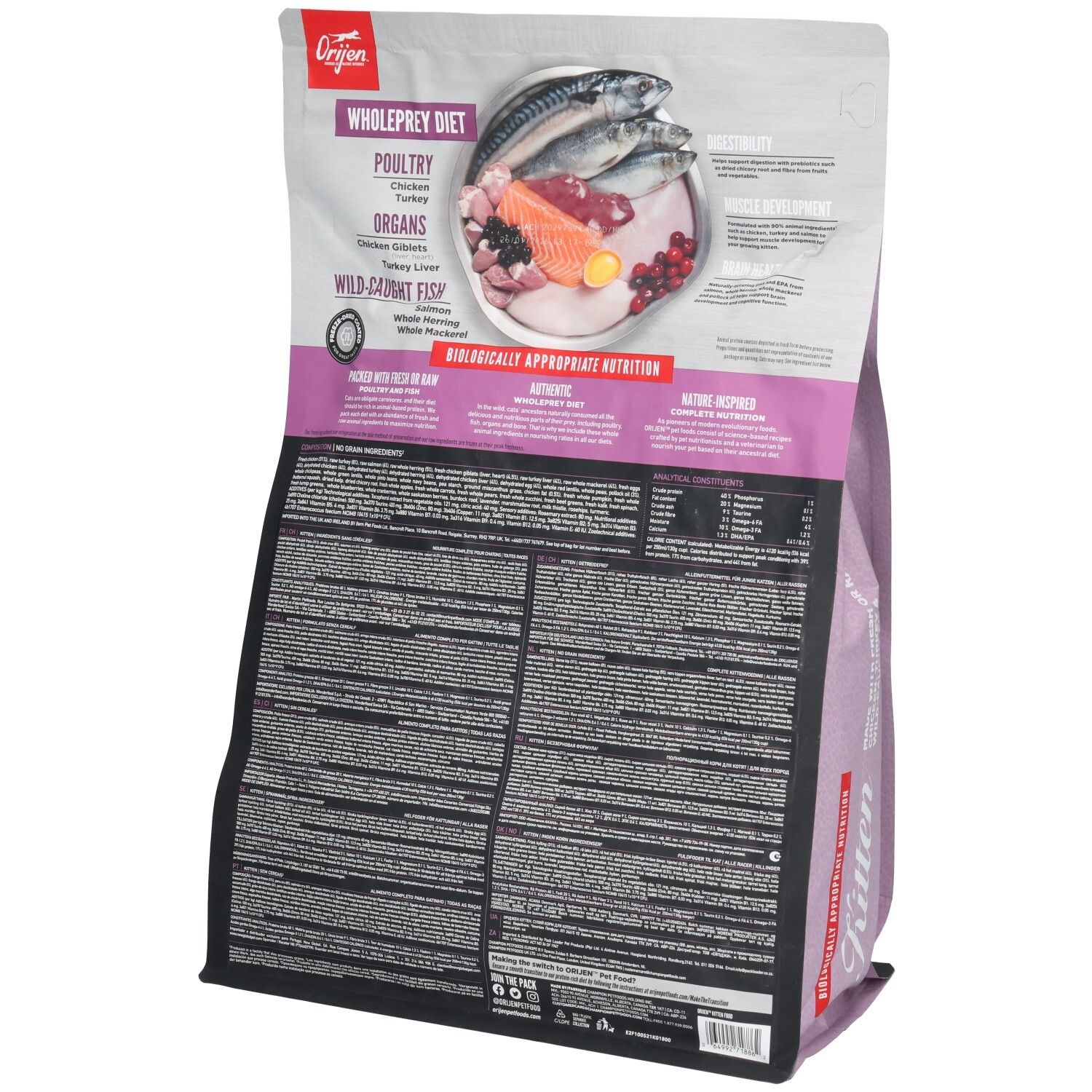 Rückseite der Katzenfutterverpackung. Text mit Inhaltsstoffen und Nährwertangaben. Abbildung von Zutaten wie Fisch und Fleisch.