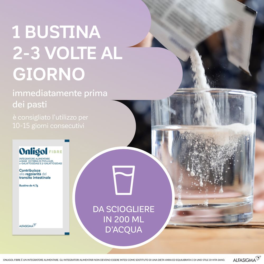 Produktverpackung und ein Glas Wasser. Eine Beutel wird in das Wasser gegossen.