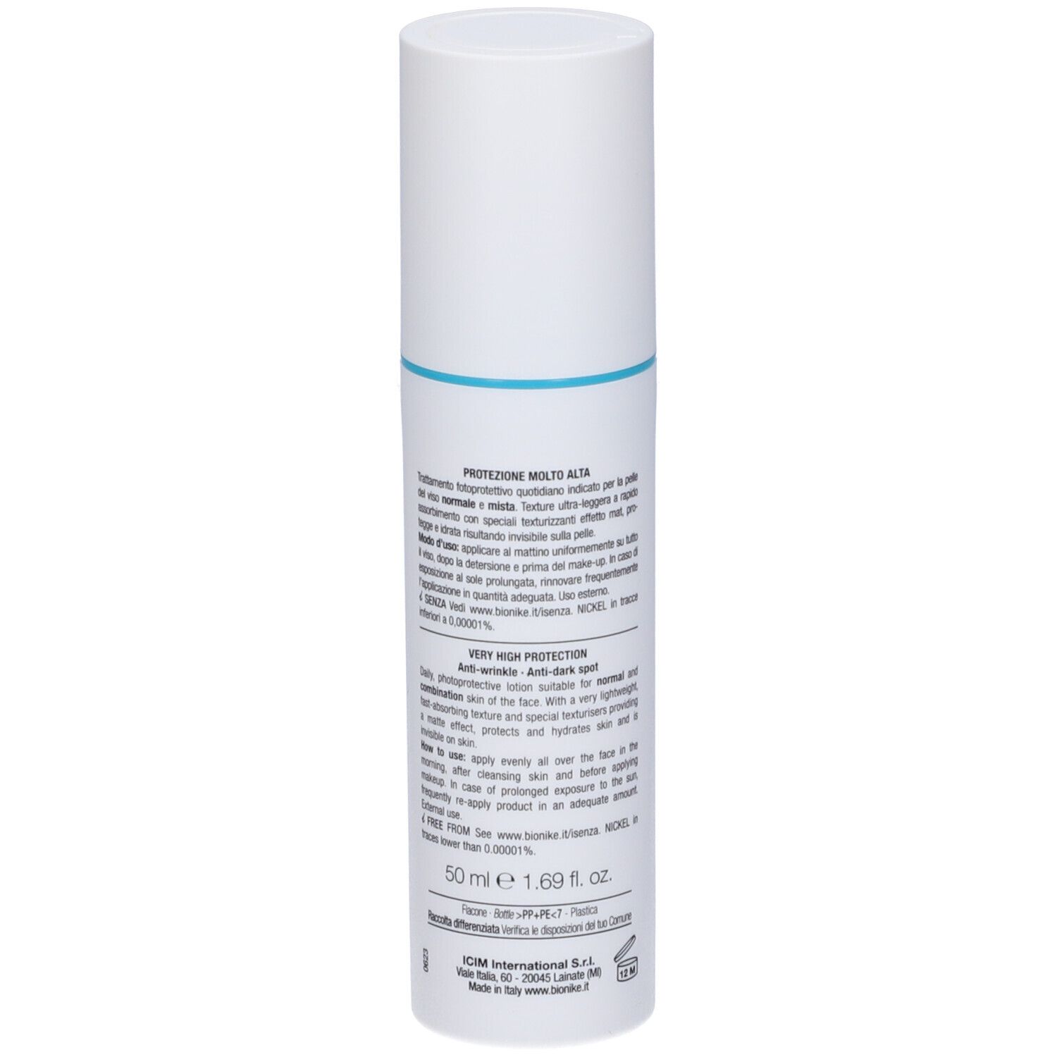 Weiße Flasche mit blauer Linie. Text: BioNike, Defence Sun Age UV Specialist SPF 50+. Informationen zur Anwendung und Inhaltsstoffe.