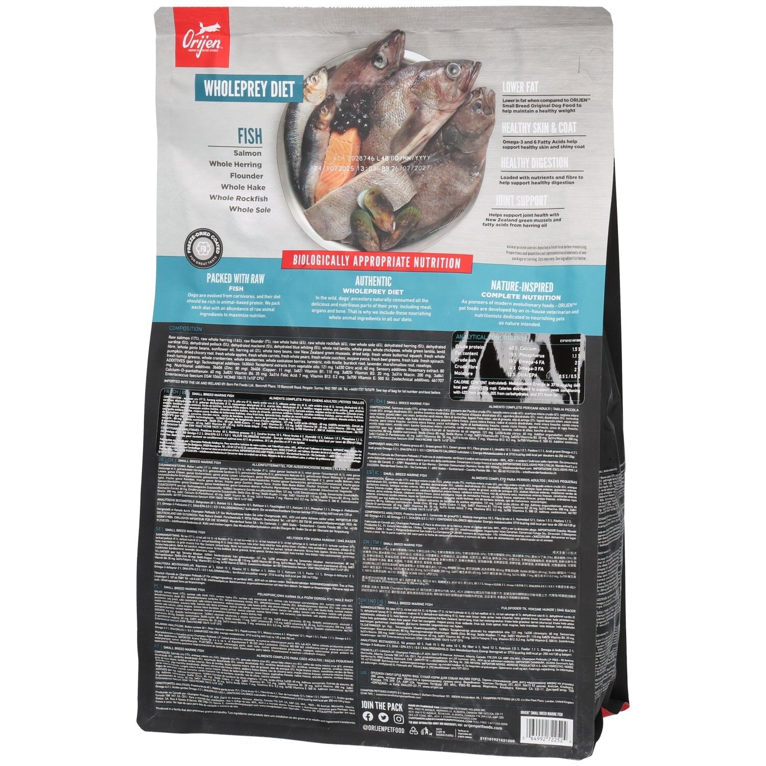 Rückseite des Hundefutterbeutels. Marke Orijen. Aufschrift: Wholeprey Diet, Fish. Enthält Fisch. Textinformationen.