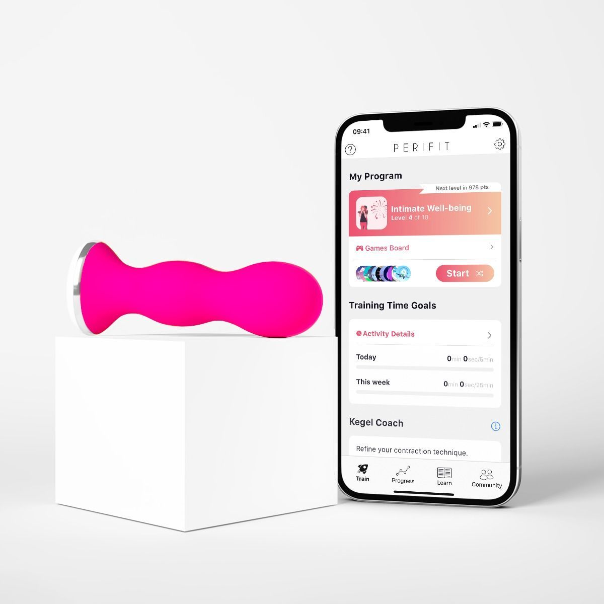 Pinkfarbener Beckenbodentrainer neben Smartphone. Smartphone zeigt App-Oberfläche mit Trainingsprogramm. Produkt auf weißem Podest.