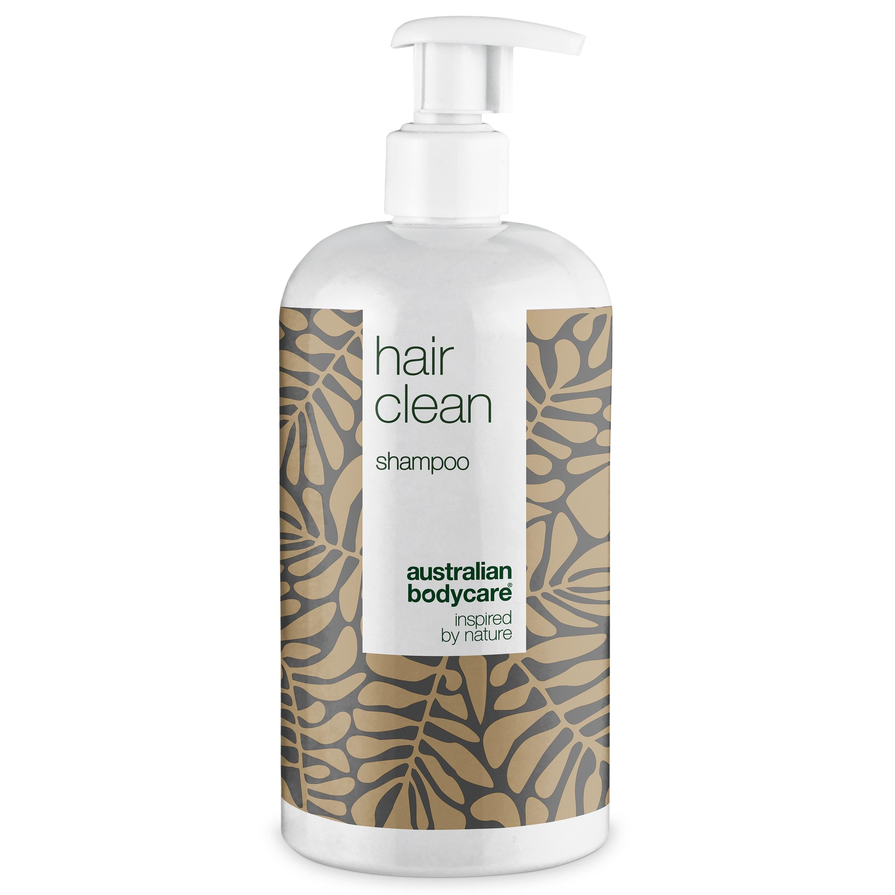 Flacon de shampooing avec pompe. Récipient blanc avec motif de feuilles marron. Inscription : hair clean, australian bodycare.