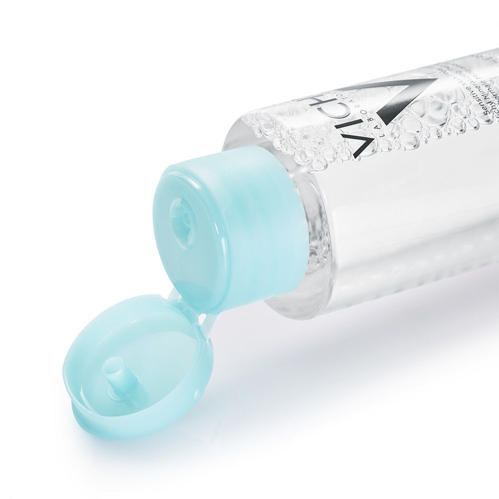 Durchsichtige Flasche mit blauem Deckel, geöffnet. VICHY-Logo sichtbar. Produktname nicht lesbar.