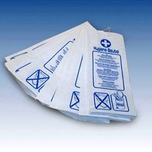 Plusieurs sacs d'hygiène blancs avec impression bleue. Impression avec croix, texte et pictogrammes.