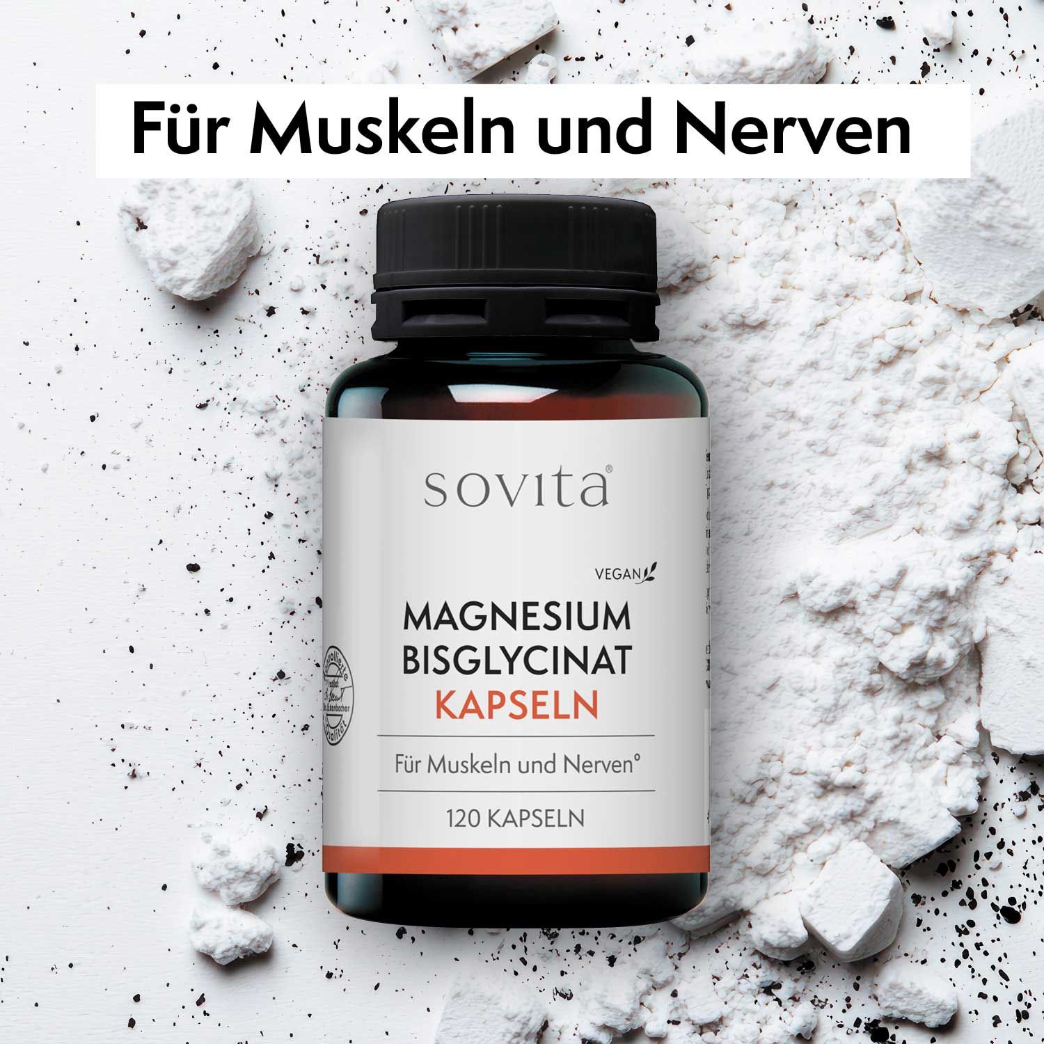 Braune Glasflasche mit schwarzem Deckel. Text: Sovita, Magnesium Bisglycinat Kapseln, 120 Kapseln. Auf weißem Pulver. Text: Für Muskeln und Nerven.