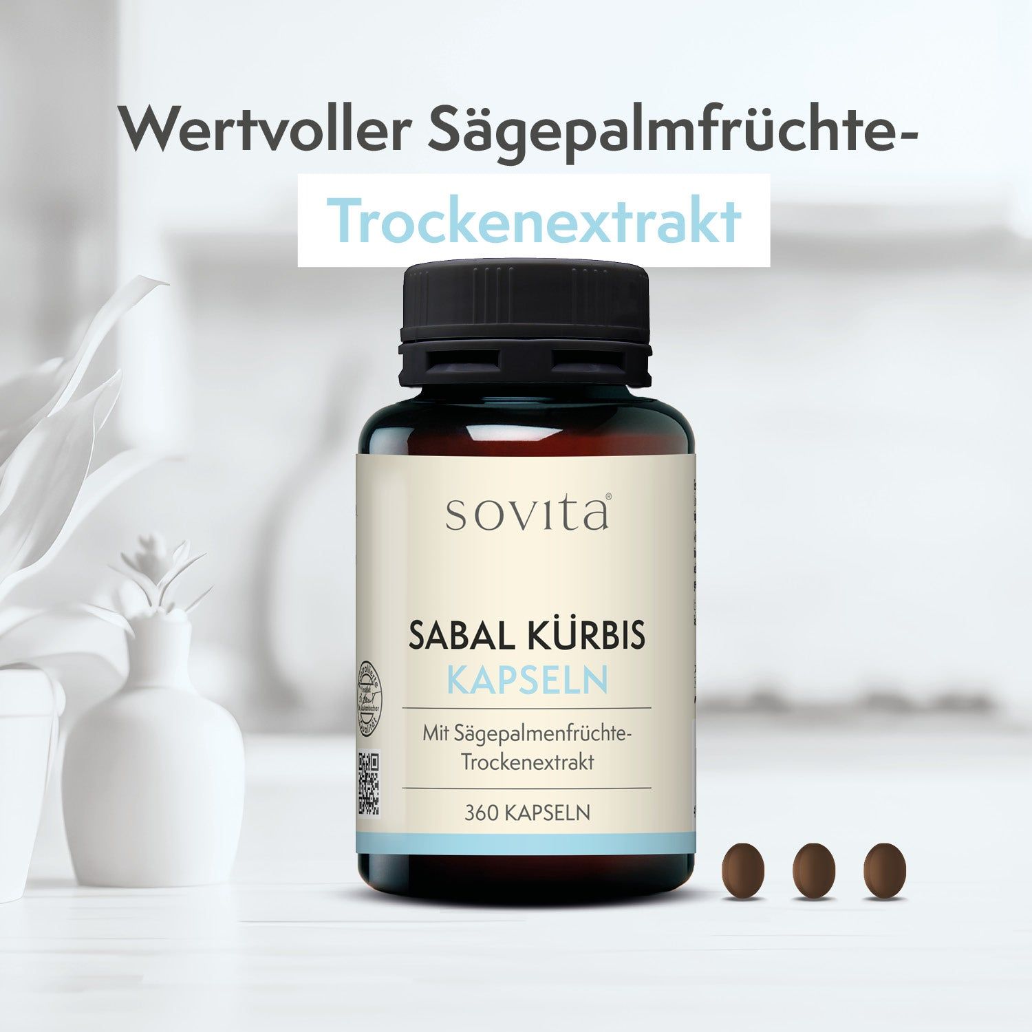 Flacon en verre brun avec bouchon noir. Inscription: Sabal Kürbis Kapseln, 360 gélules. Trois gélules à côté.